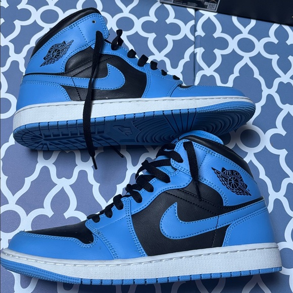 Men’s Air Jordan 1 Mid in Blue and Black size 9 - Picture 2 of 7